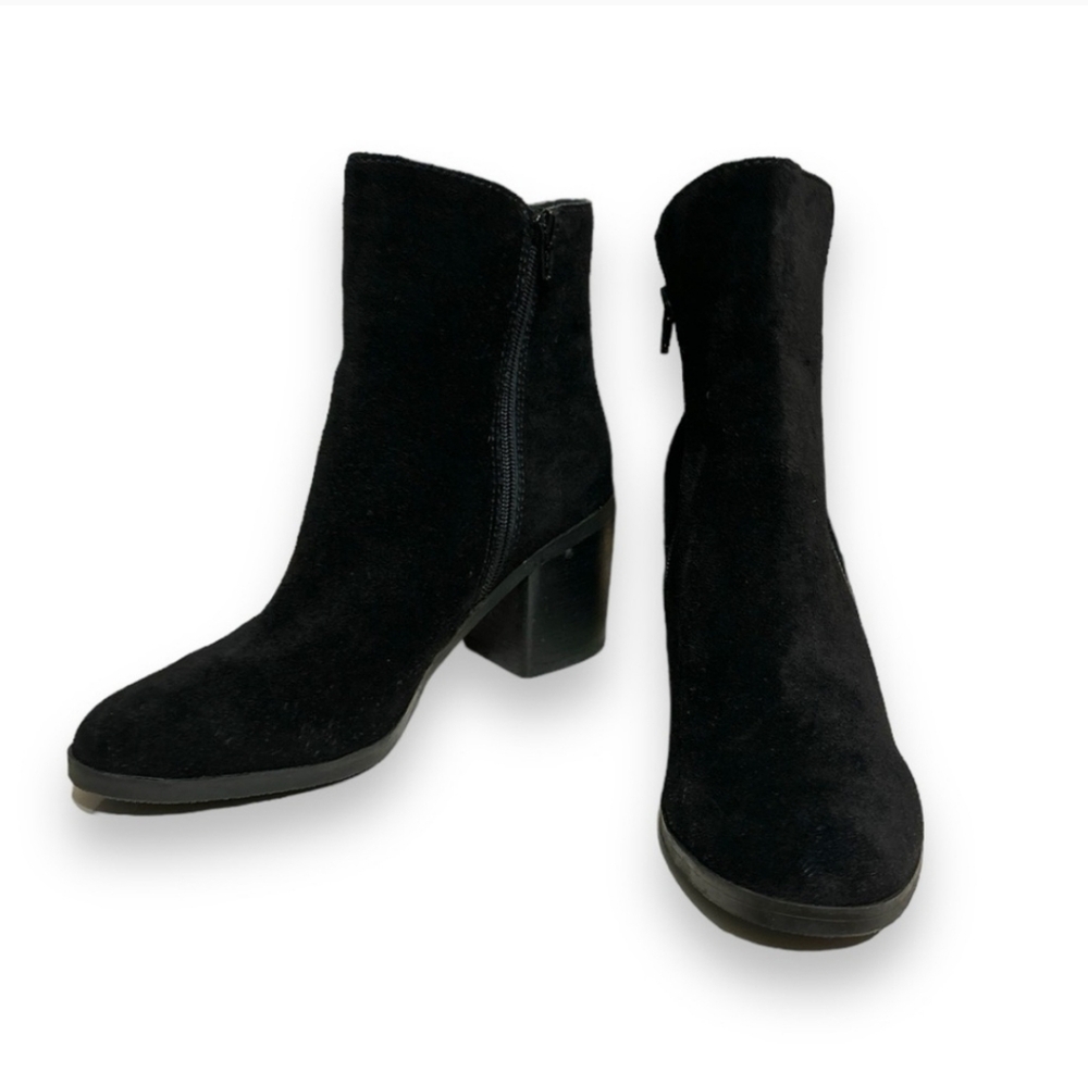 CROWN VINTAGE “Sunny” Black Suede Block Heel Ankle Boots